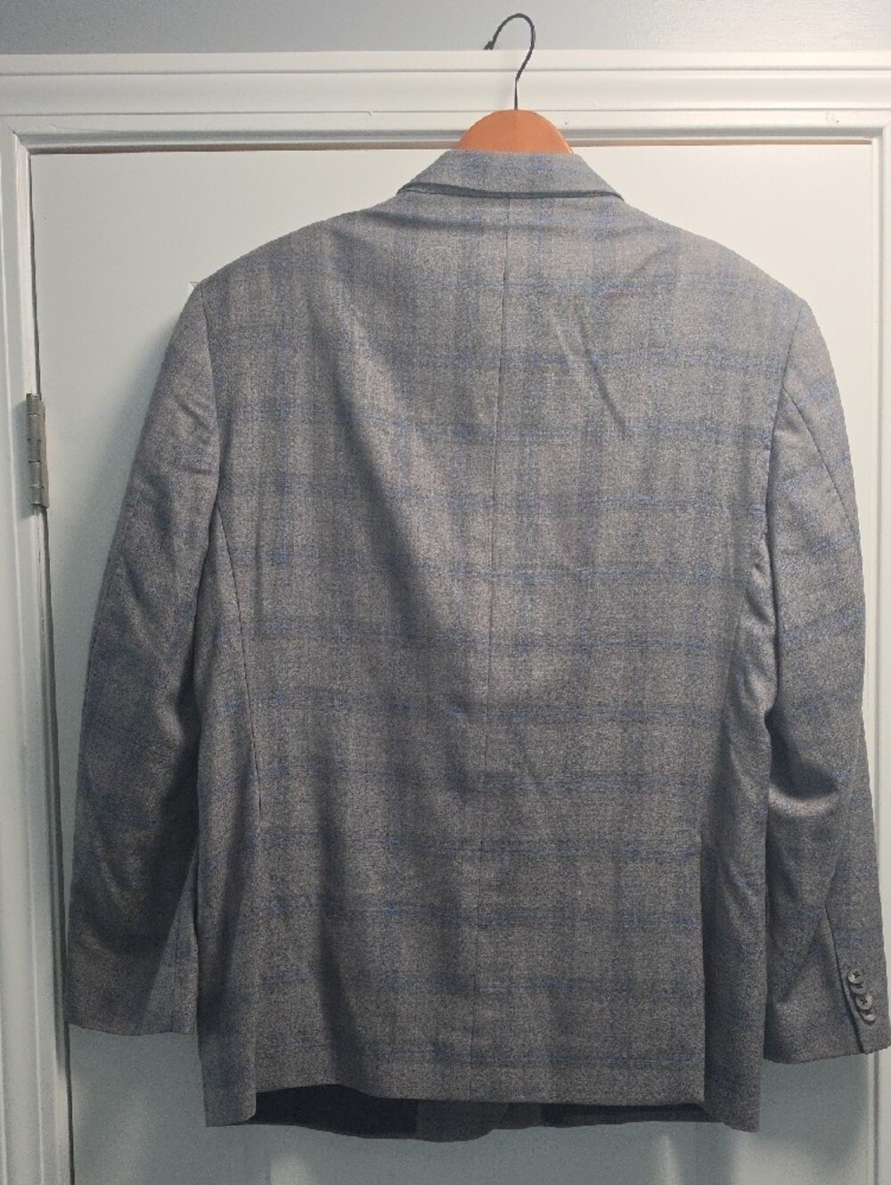 Joseph Abboud Single Breated Sport Coat. - Picture 3 of 3